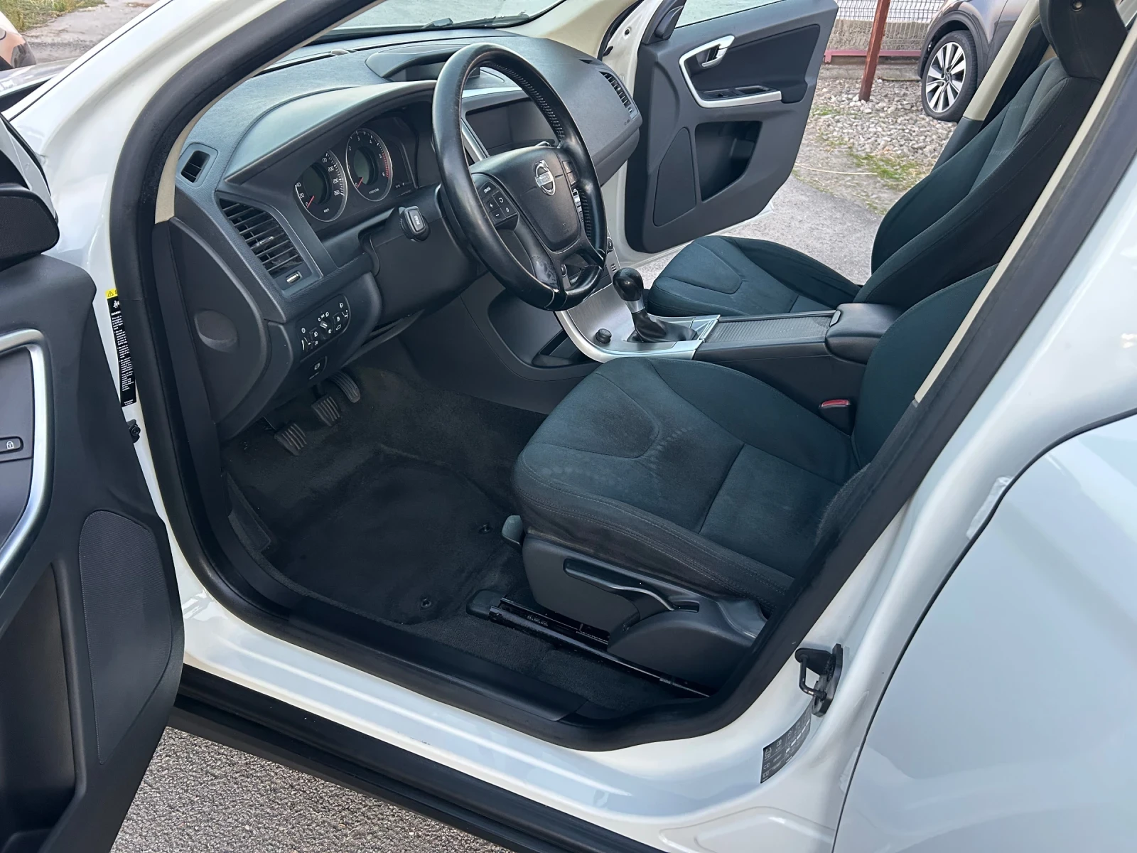 Volvo XC60 2.4 D5, снимка 12 - Автомобили и джипове - 56368218