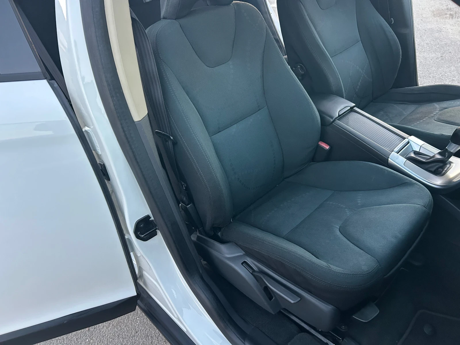 Volvo XC60 2.4 D5, снимка 14 - Автомобили и джипове - 56368218