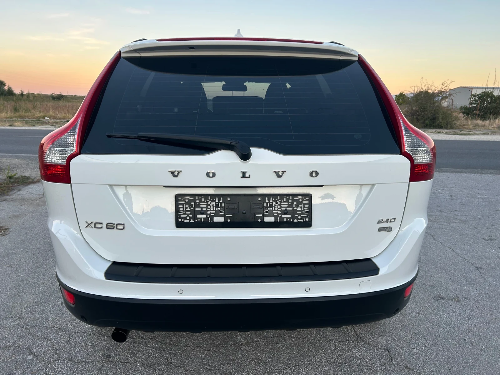 Volvo XC60 2.4 D5, снимка 8 - Автомобили и джипове - 56368218