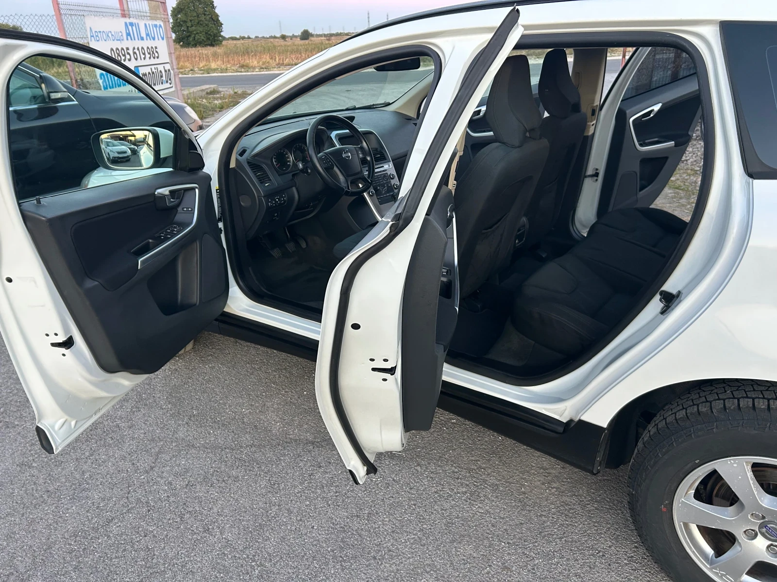 Volvo XC60 2.4 D5, снимка 15 - Автомобили и джипове - 56368218