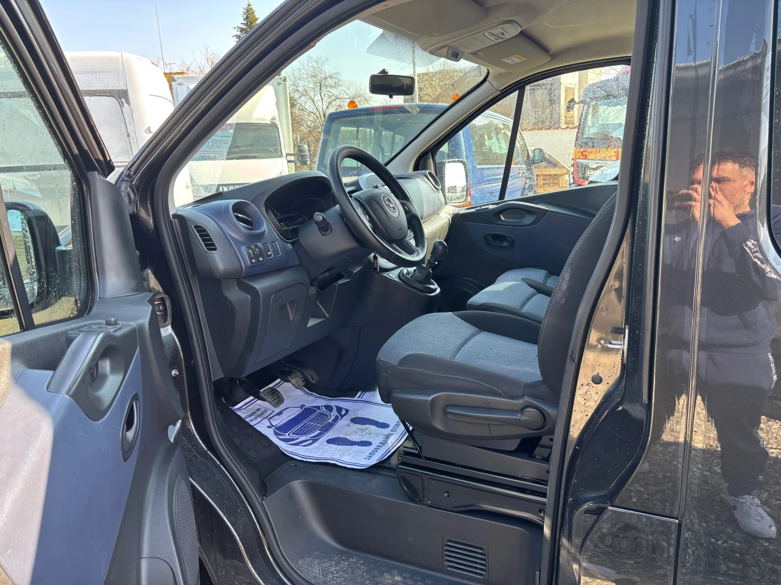 Opel Vivaro 9 МЕСТА КЛИМА MAXI EURO5B , снимка 7 - Бусове и автобуси - 53746345
