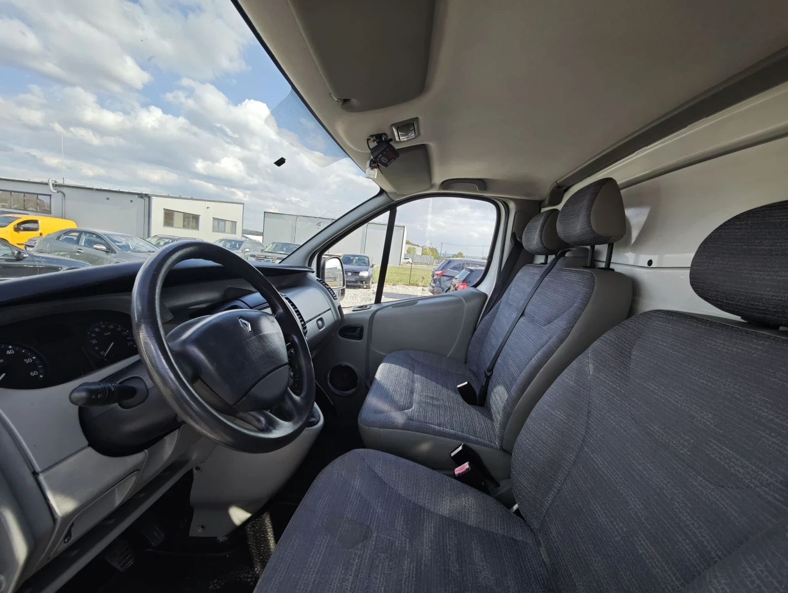 Renault Trafic 2.5, снимка 9 - Бусове и автобуси - 56328665