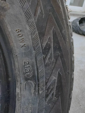 Гуми Зимни 215/65R17, снимка 2