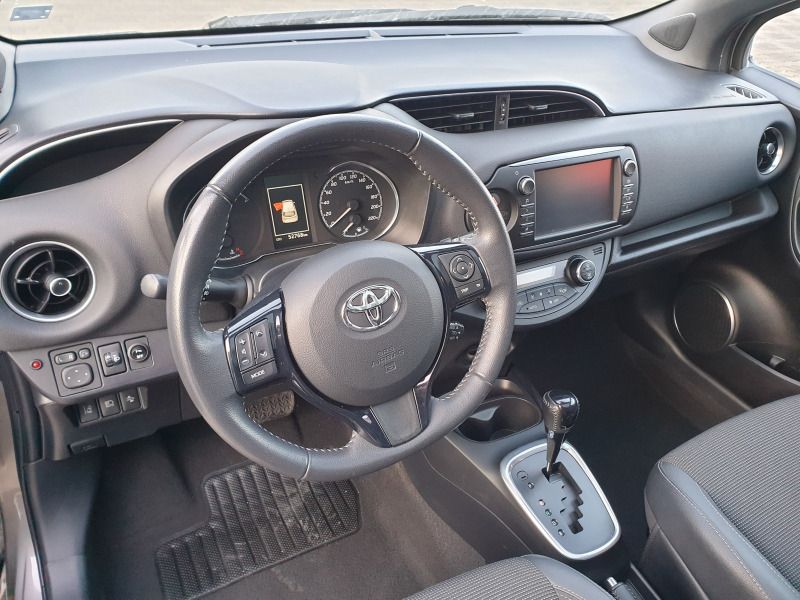 Toyota Yaris 1.5 Hibrid, снимка 9 - Автомобили и джипове - 46353610