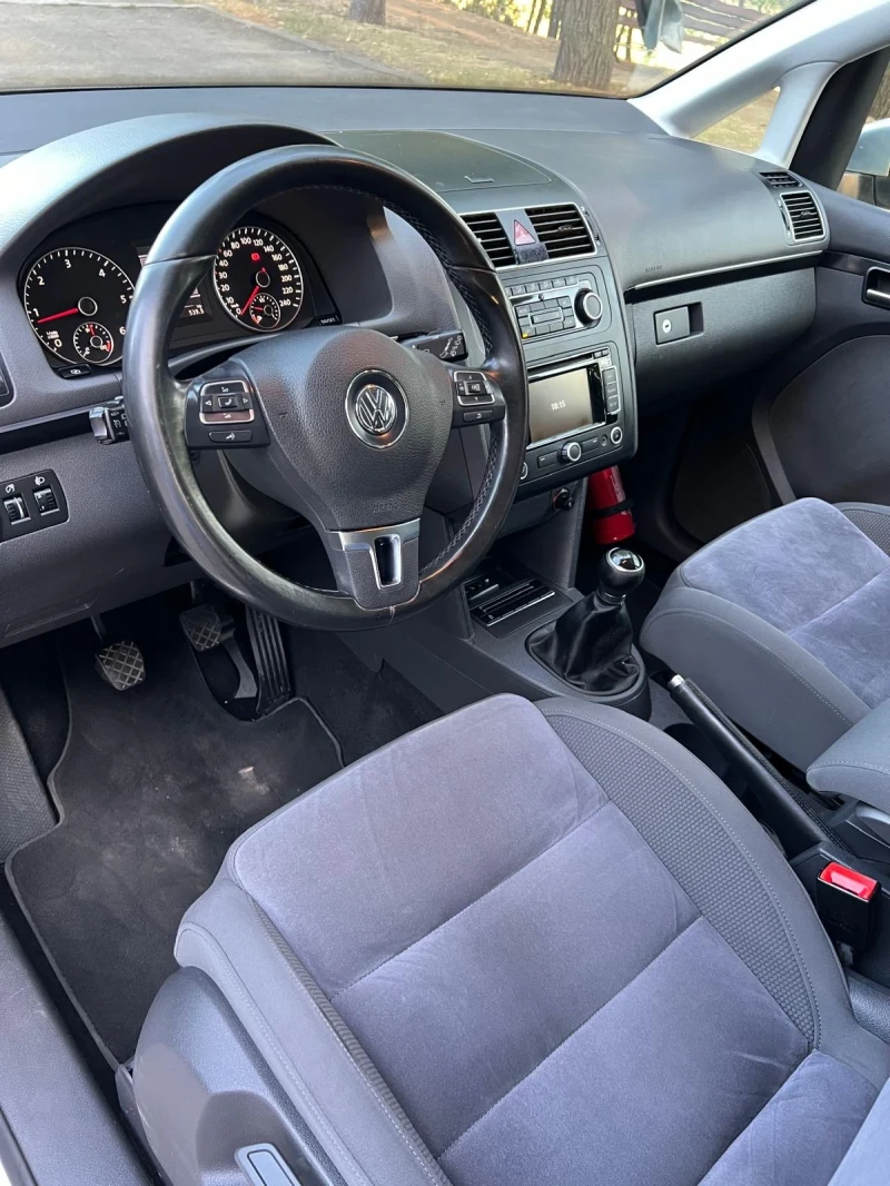 VW Touran 2.0 -140 к.с, снимка 10 - Автомобили и джипове - 49511678