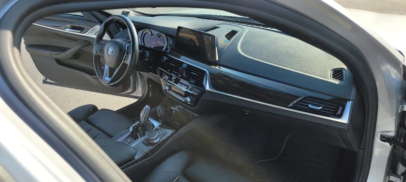 BMW 530E, снимка 12 - Автомобили и джипове - 52428050