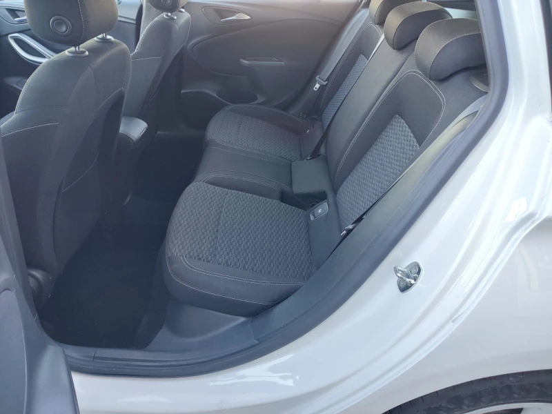 Opel Astra Sp. Tourer Edition 1.6 CDTI (136hp) MT6, снимка 13 - Автомобили и джипове - 52470061