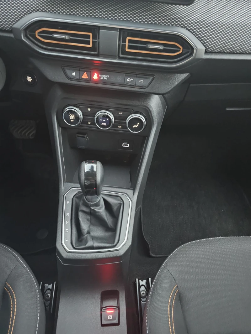 Dacia Sandero 1.0 TCe 90 Stop&Start EDC, снимка 9 - Автомобили и джипове - 52773917