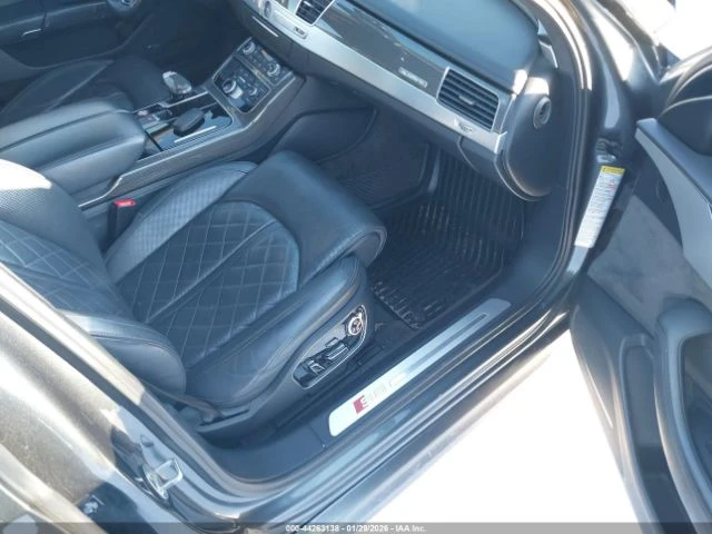 Audi S8 PLUS* BOSE* HEAD-UP* CARBON* ОБДУХ* 360 КАМЕРИ - изображение 10