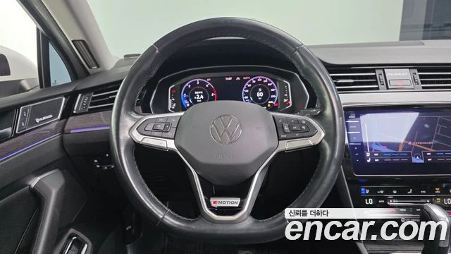 VW Passat 2.0TDI 4MOTION| 360| HEAD UP| PANO| ПАМЕТ| DIST, снимка 6 - Автомобили и джипове - 55920465