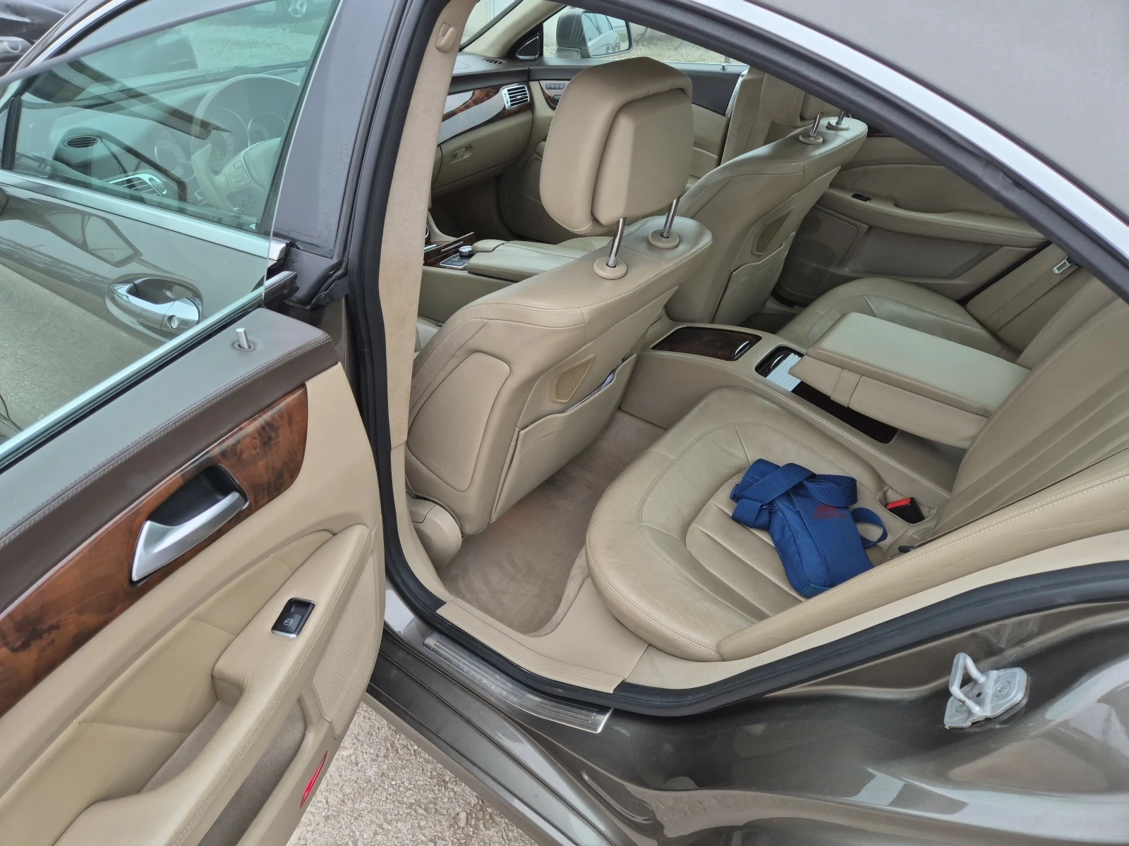 Mercedes-Benz CLS 350 cdi 4 matik AMG LED, снимка 15 - Автомобили и джипове - 53526335