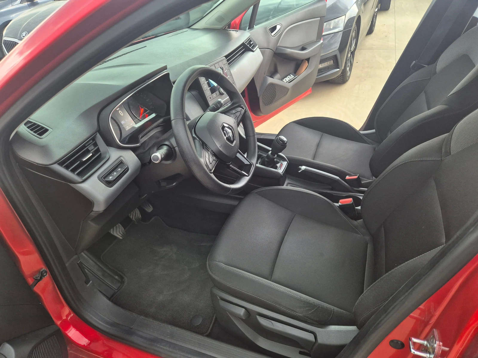 Renault Clio 1, 5DCI-6ск, снимка 13 - Автомобили и джипове - 54319335