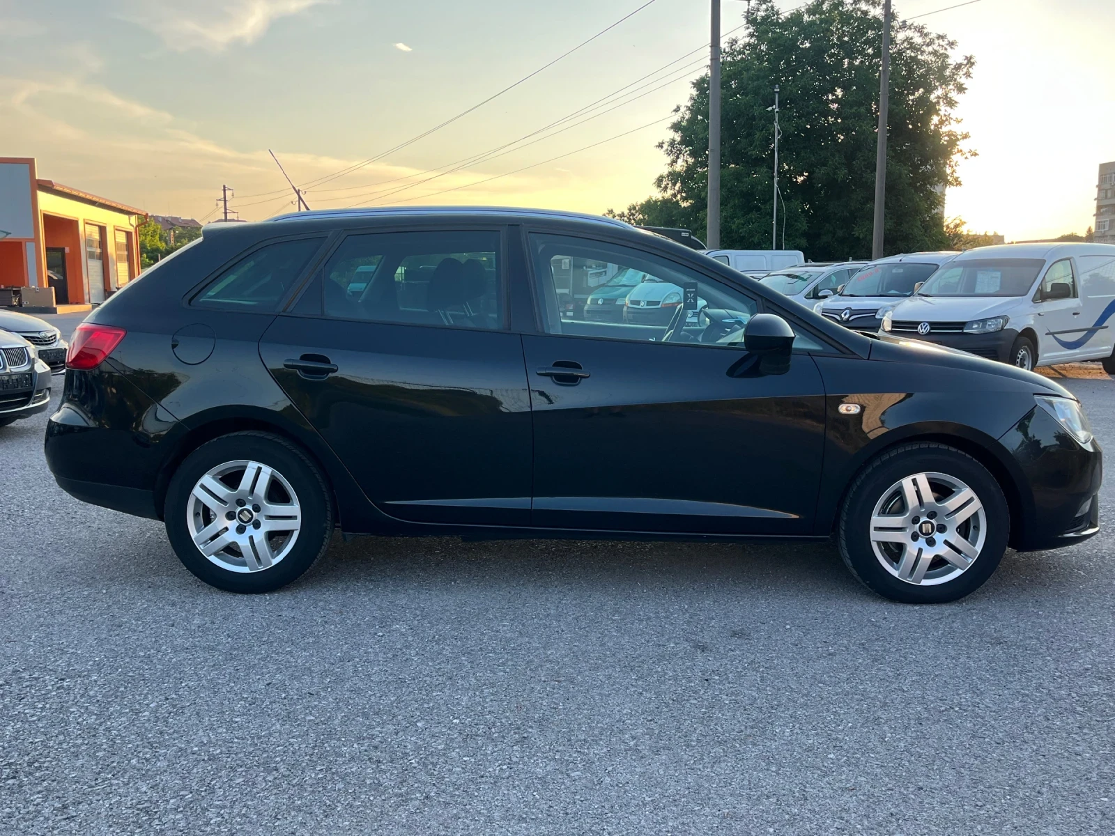 Seat Ibiza ST 1.6TDI 90кс, снимка 6 - Автомобили и джипове - 54890012