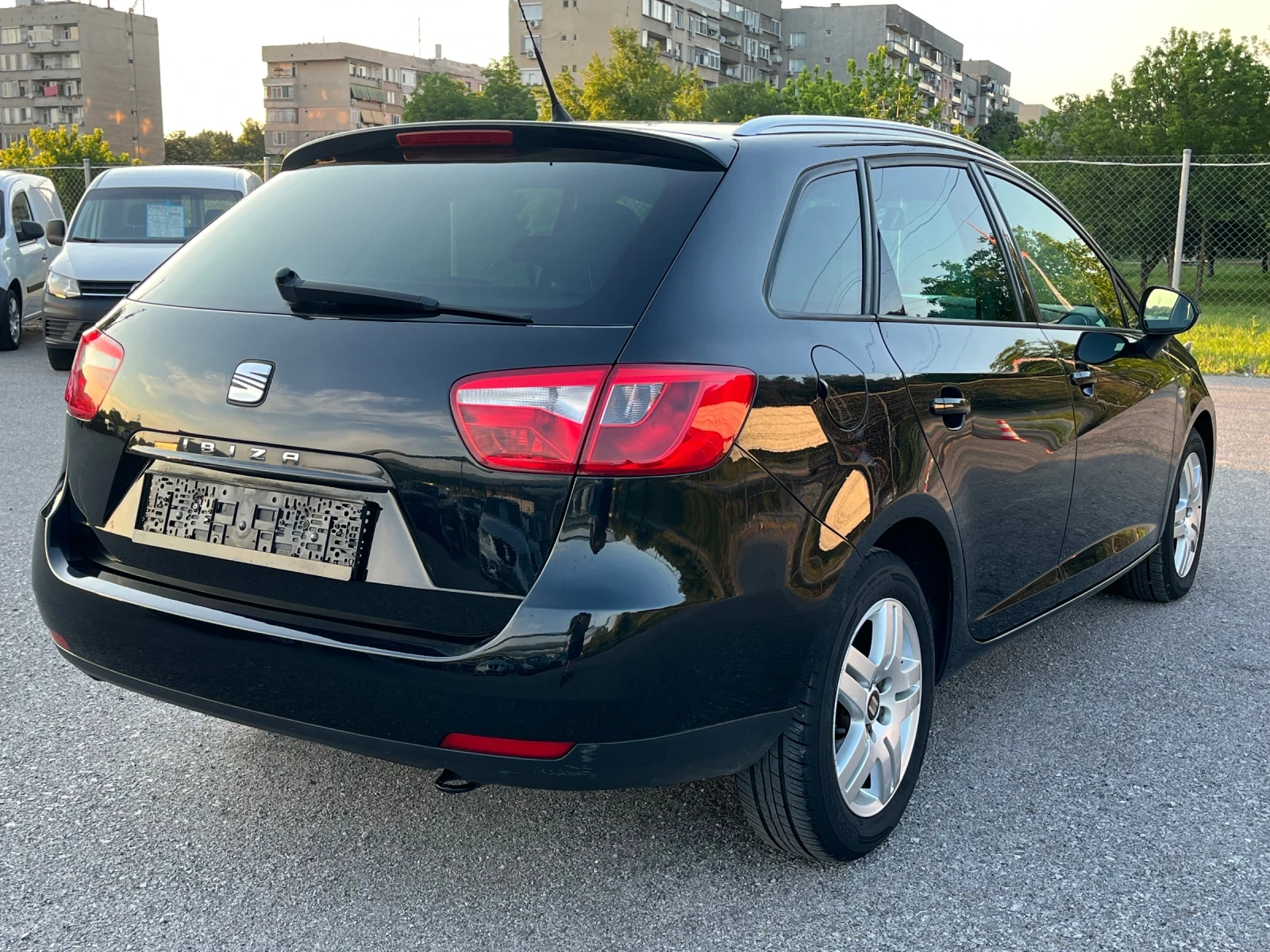 Seat Ibiza ST 1.6TDI 90кс, снимка 5 - Автомобили и джипове - 54890012