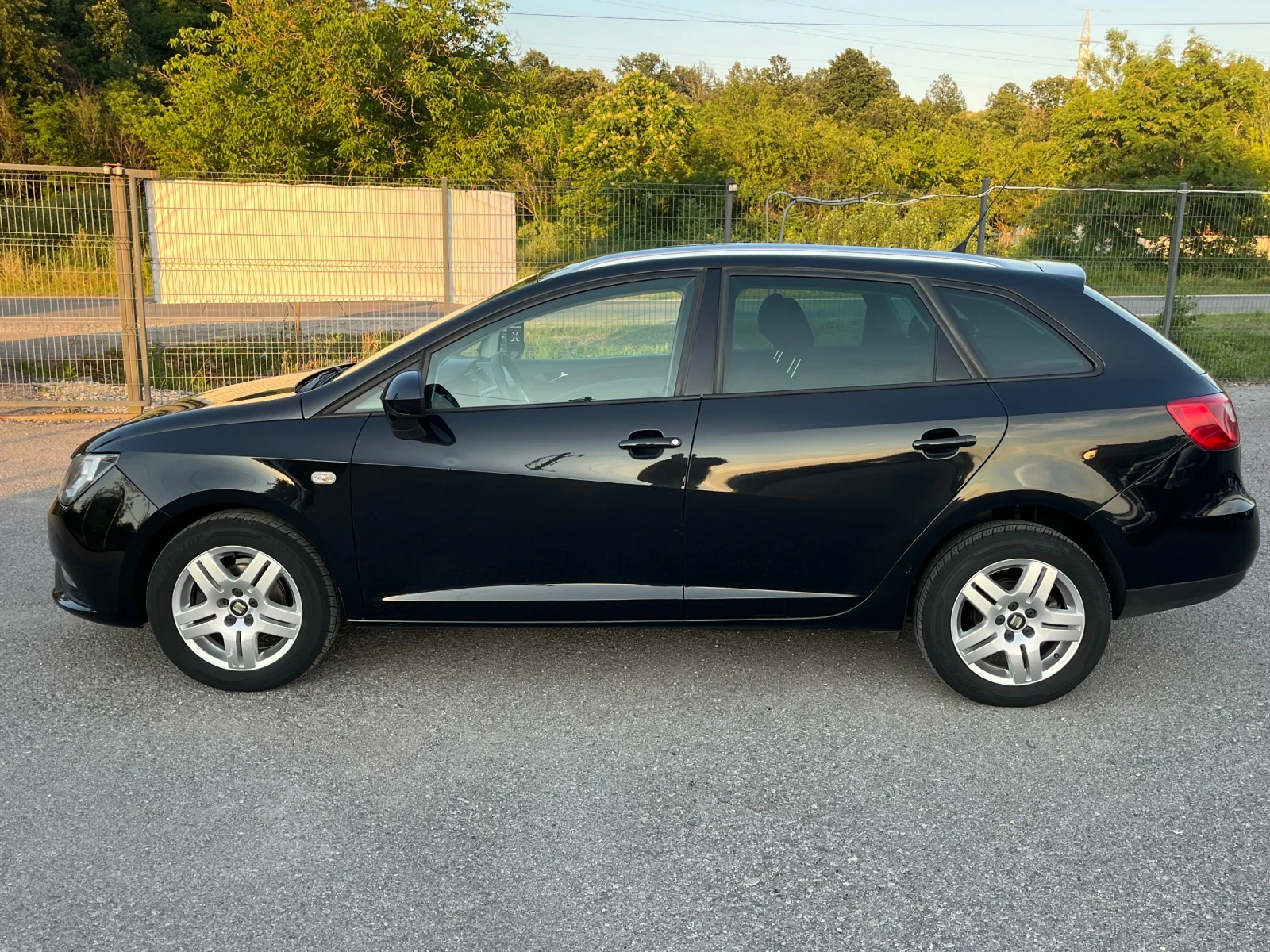 Seat Ibiza ST 1.6TDI 90кс, снимка 2 - Автомобили и джипове - 54890012