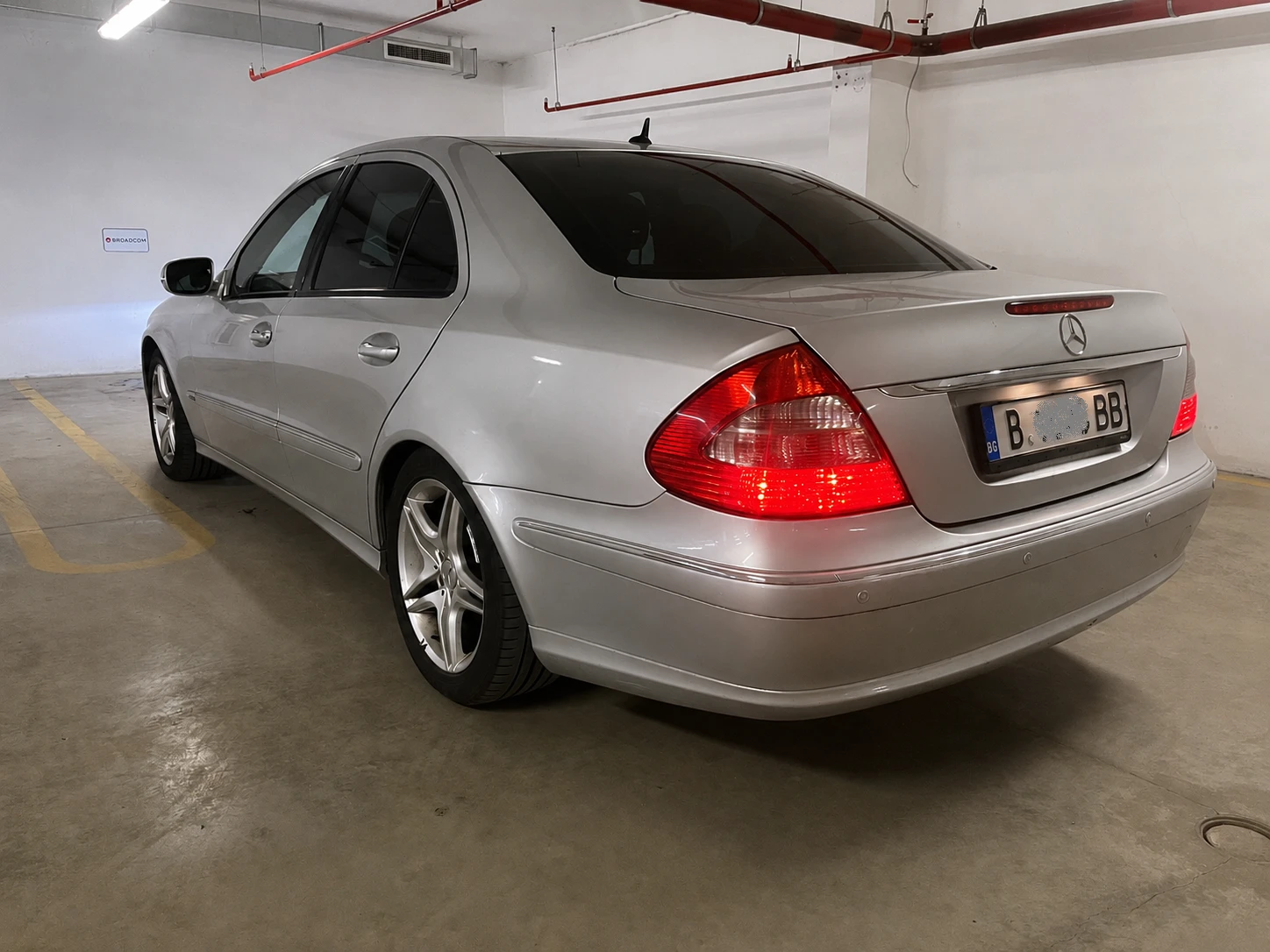 Mercedes-Benz E 200, снимка 4 - Автомобили и джипове - 54903983