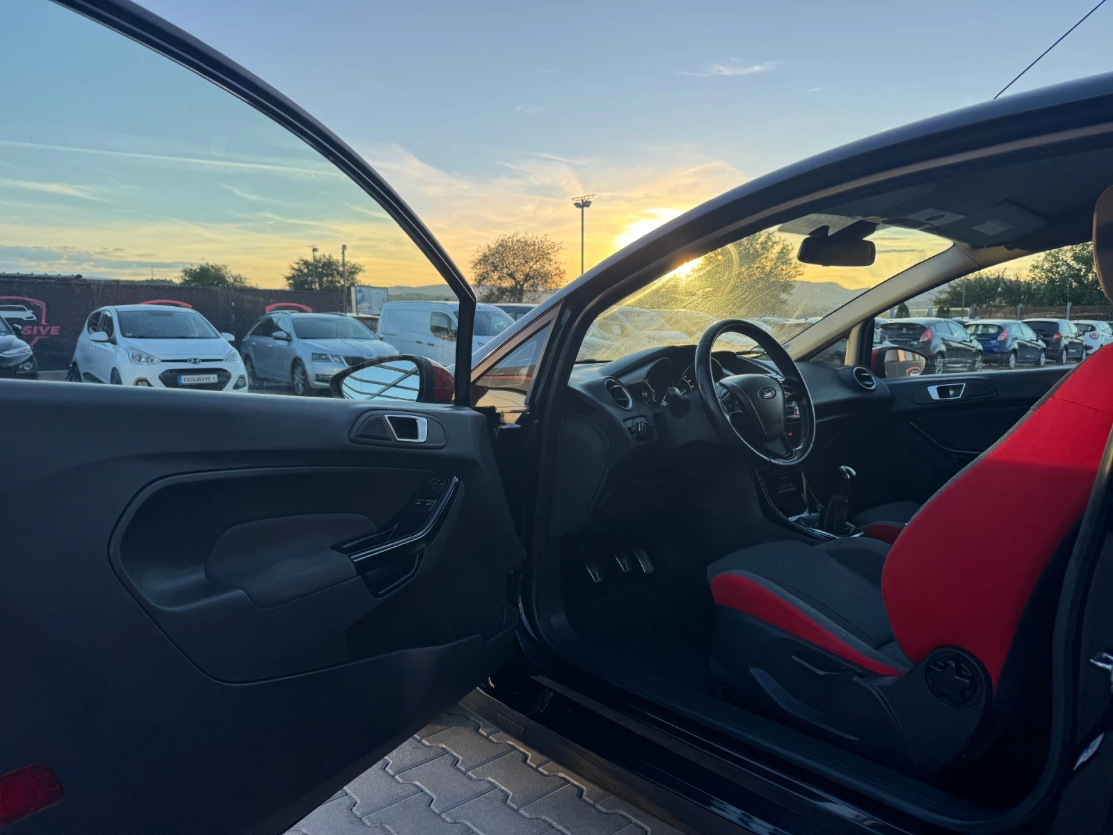 Ford Fiesta 1.5CDTI ST-LINE EURO-6, снимка 9 - Автомобили и джипове - 55069510