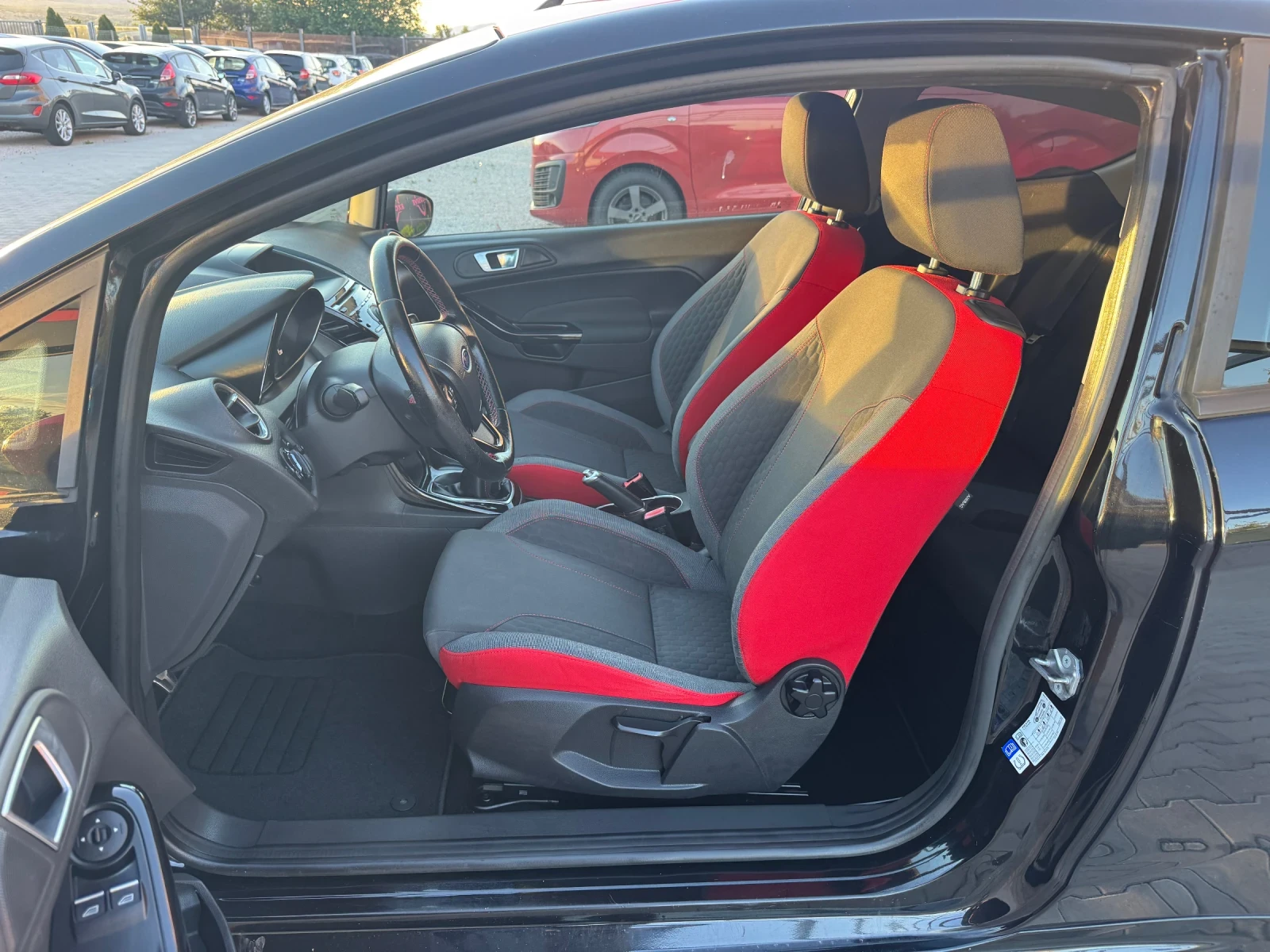 Ford Fiesta 1.5CDTI ST-LINE EURO-6, снимка 10 - Автомобили и джипове - 55069510