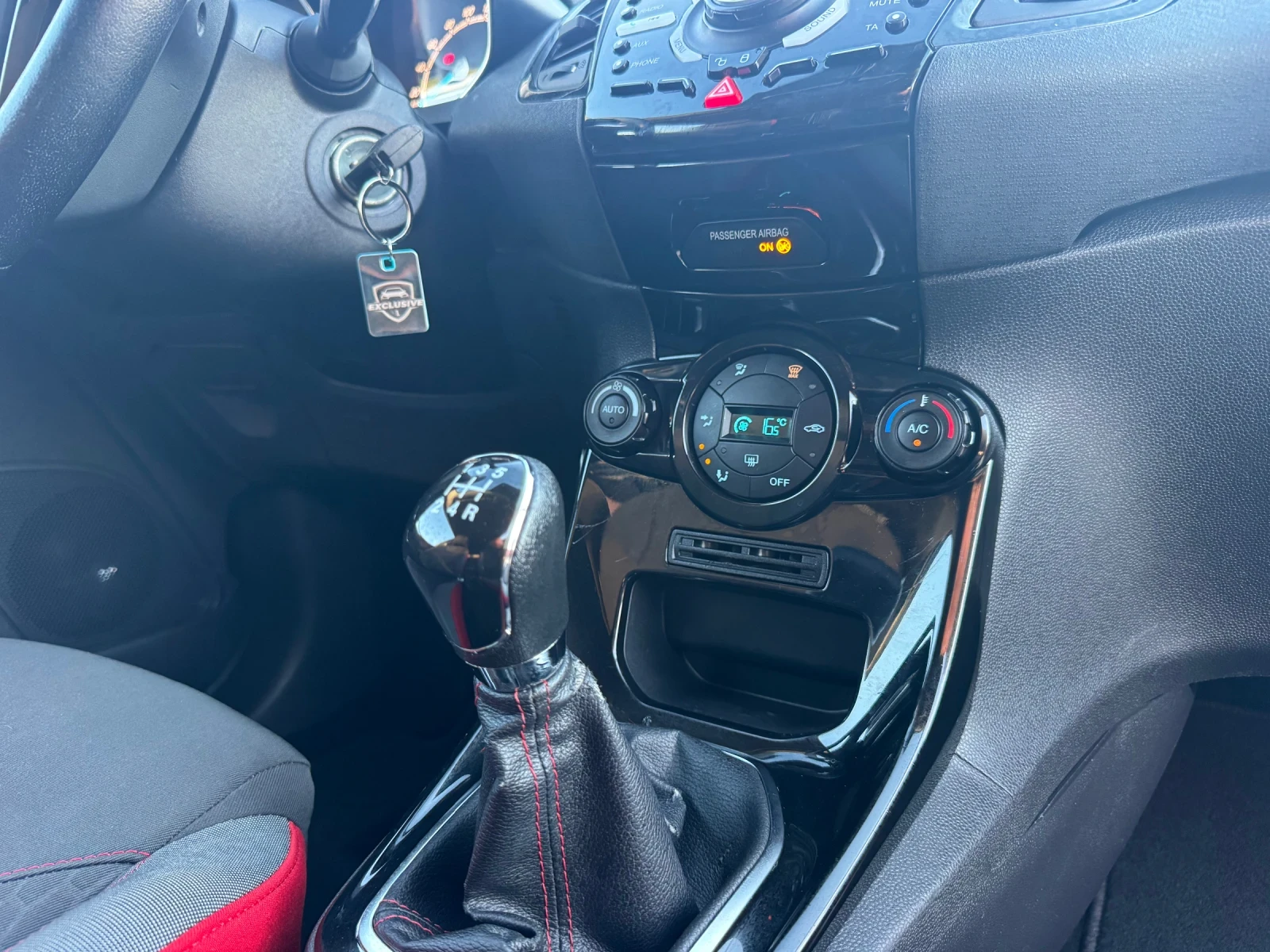 Ford Fiesta 1.5CDTI ST-LINE EURO-6, снимка 12 - Автомобили и джипове - 55069510