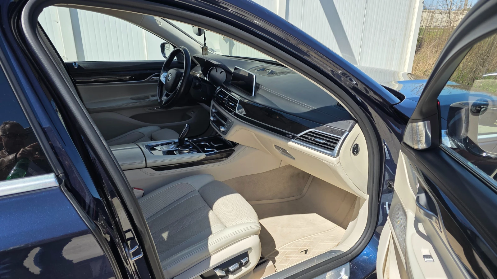 BMW 750 Xdrive Li, снимка 9 - Автомобили и джипове - 55432577