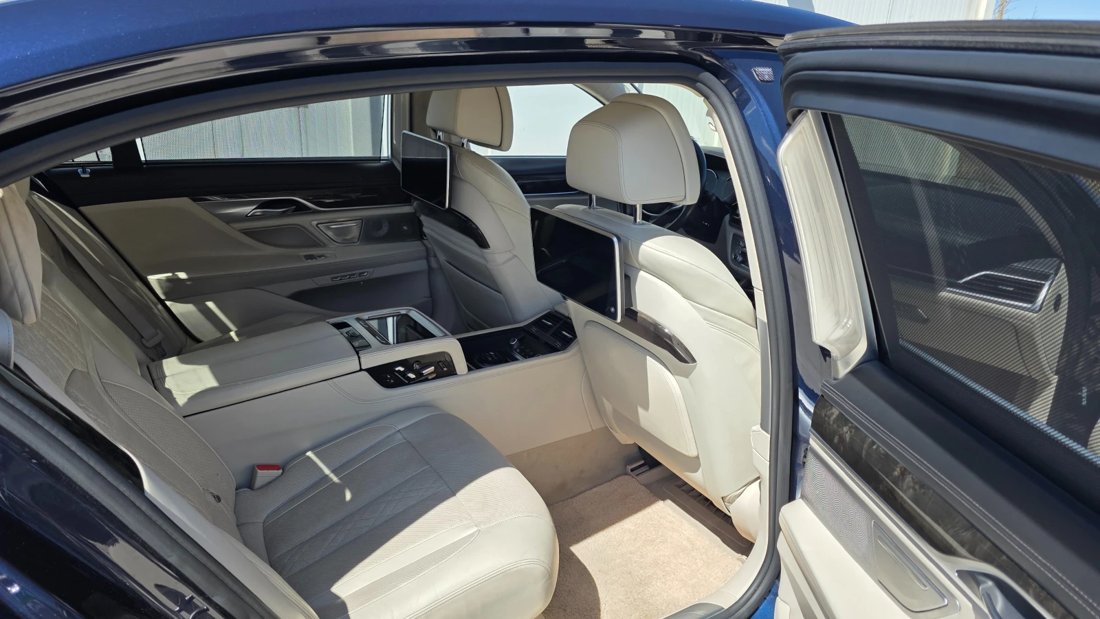 BMW 750 Xdrive Li, снимка 10 - Автомобили и джипове - 55432577