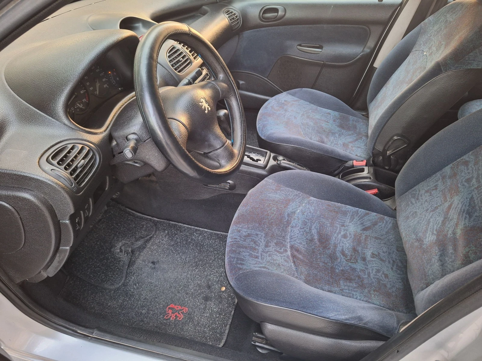 Peugeot 206 1.4 бензин автоматик , снимка 11 - Автомобили и джипове - 55805224