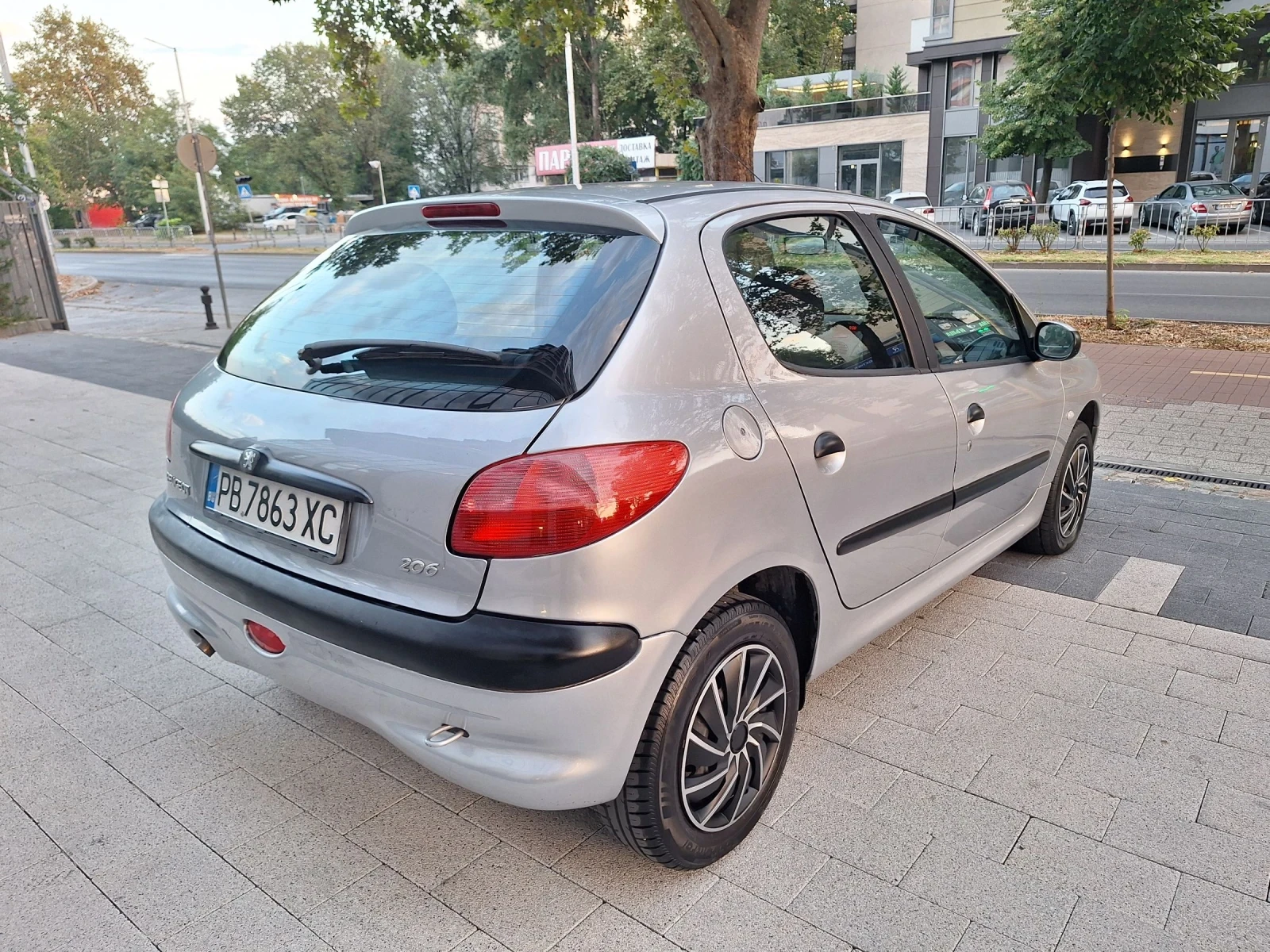 Peugeot 206 1.4 бензин автоматик , снимка 4 - Автомобили и джипове - 55805224