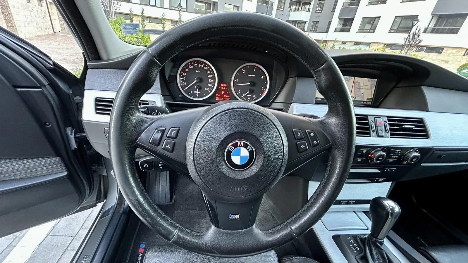 BMW 525 D, снимка 12 - Автомобили и джипове - 56647016