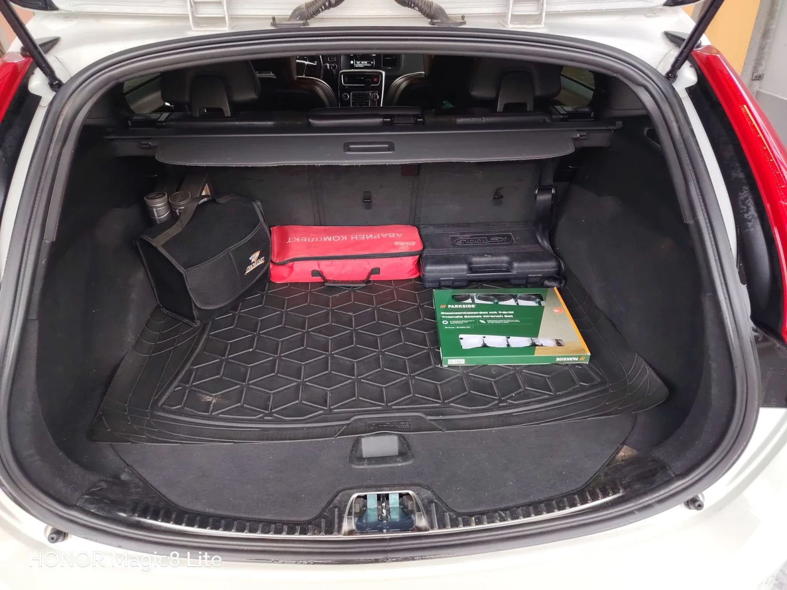Volvo V60  Д3 R-desing, снимка 14 - Автомобили и джипове - 56705508