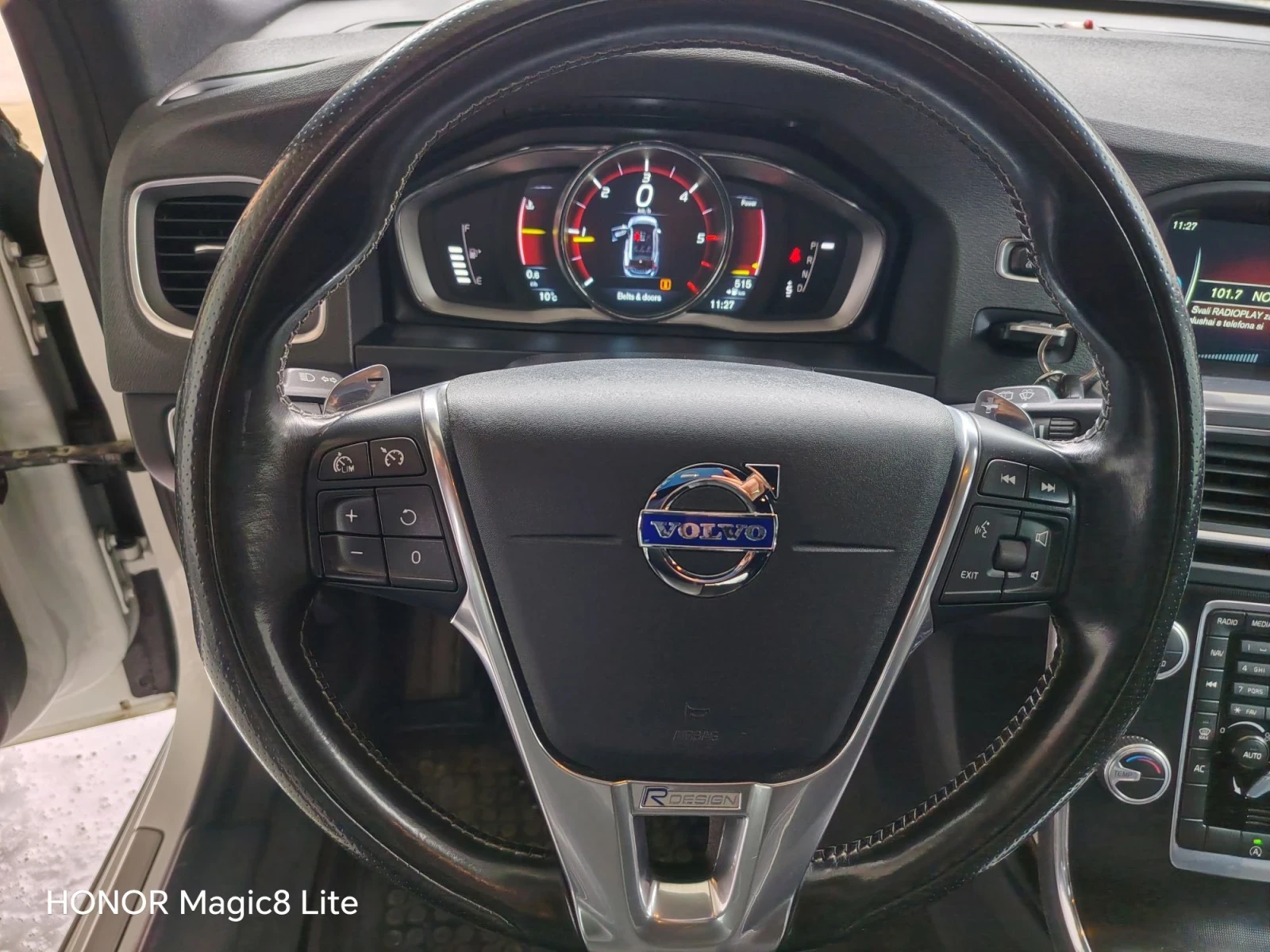 Volvo V60  Д3 R-desing, снимка 8 - Автомобили и джипове - 56705508