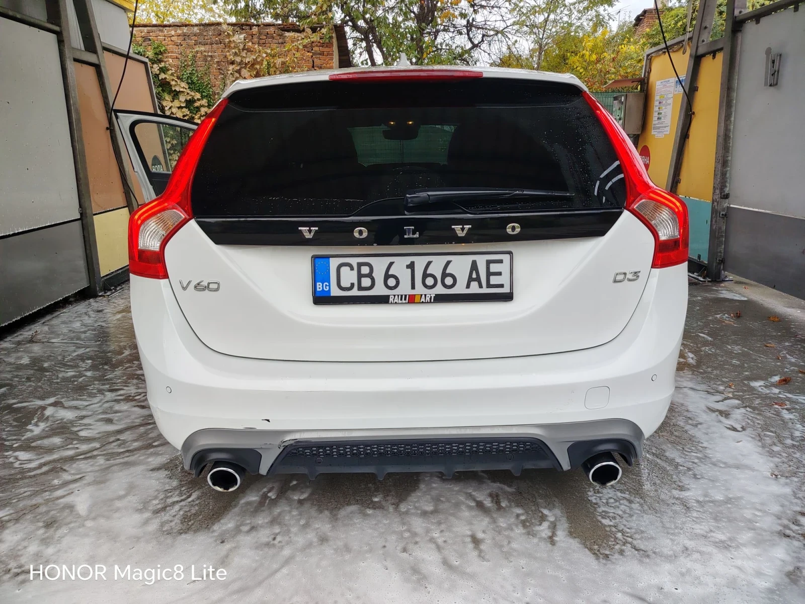 Volvo V60  Д3 R-desing, снимка 6 - Автомобили и джипове - 56705508