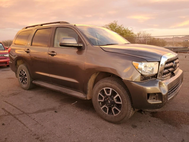 Toyota Sequoia SR5 AWD, снимка 4 - Автомобили и джипове - 48360009