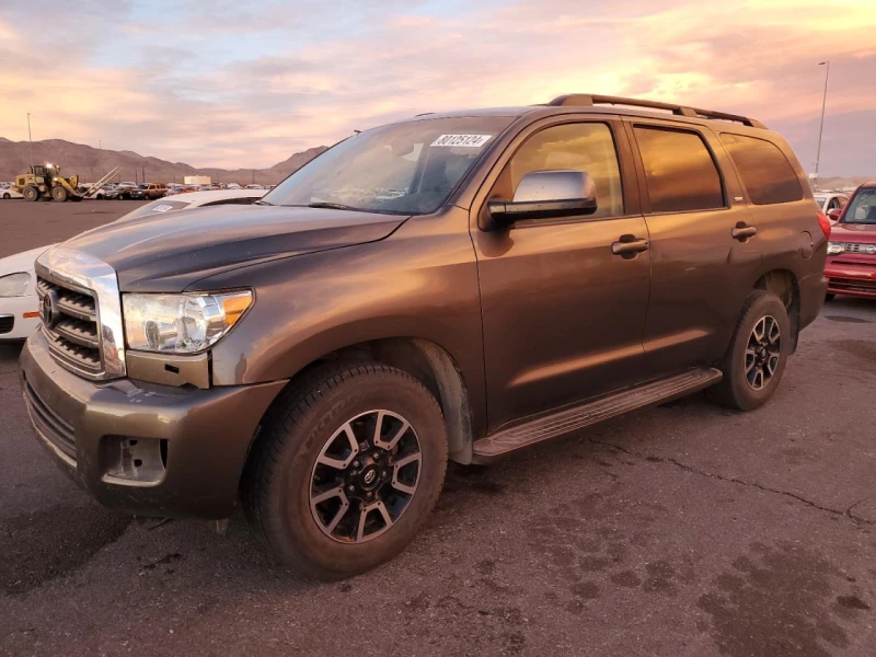 Toyota Sequoia SR5 AWD, снимка 1 - Автомобили и джипове - 48360009