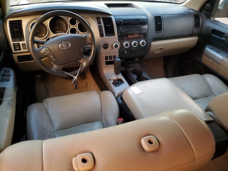 Toyota Sequoia SR5 AWD, снимка 8 - Автомобили и джипове - 48360009