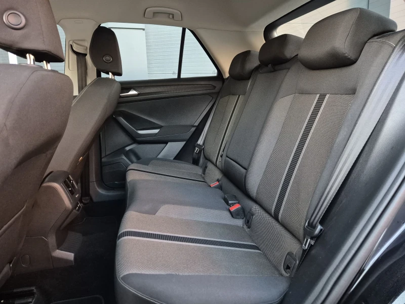 VW T-Roc 2.0 TDI DSG Пълна сервизна история в Фолксваген , снимка 10 - Автомобили и джипове - 52862027
