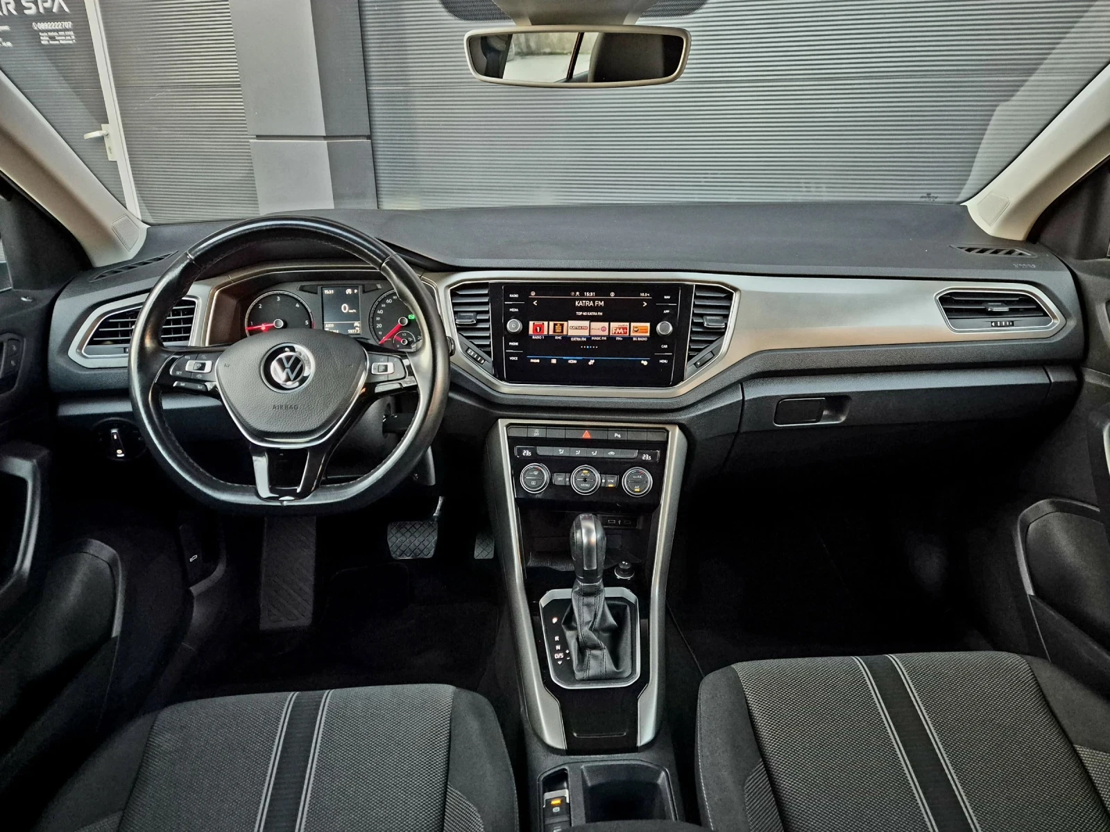 VW T-Roc 2.0 TDI DSG Пълна сервизна история в Фолксваген  - изображение 8