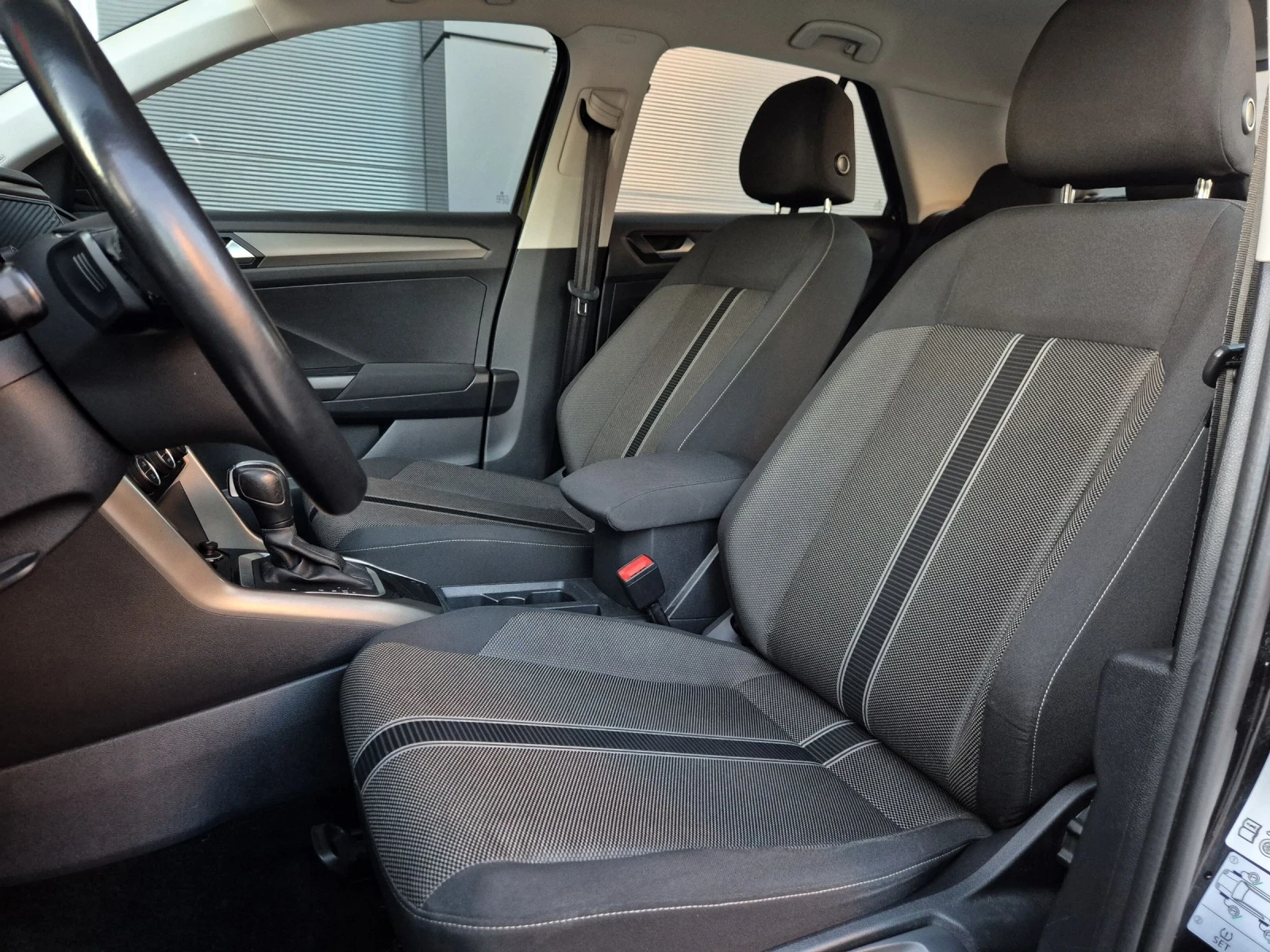 VW T-Roc 2.0 TDI DSG Пълна сервизна история в Фолксваген  - изображение 9