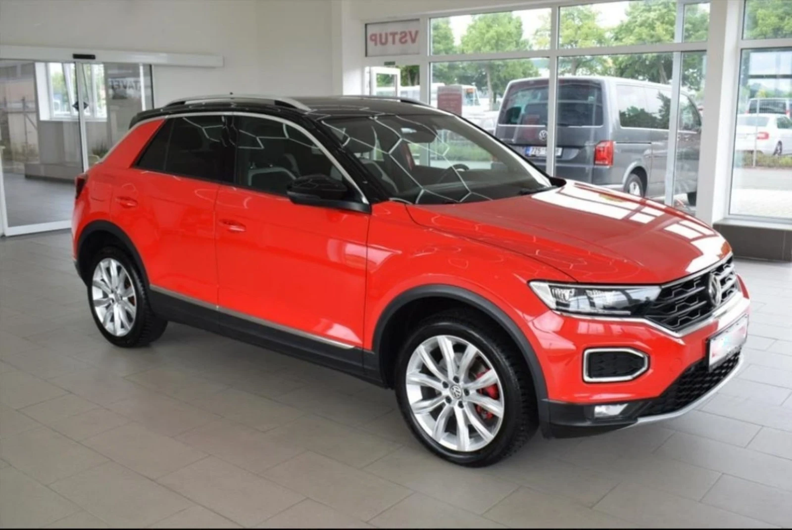 VW T-Roc 2.0 TSI 4x4 DSG Sport & Style - изображение 2
