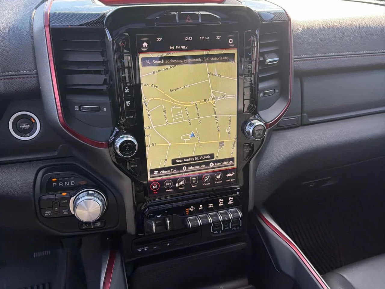 Dodge RAM 1500 REBEL /CARFAX/Кожа/Подгрев/Въздушно окачване - изображение 9