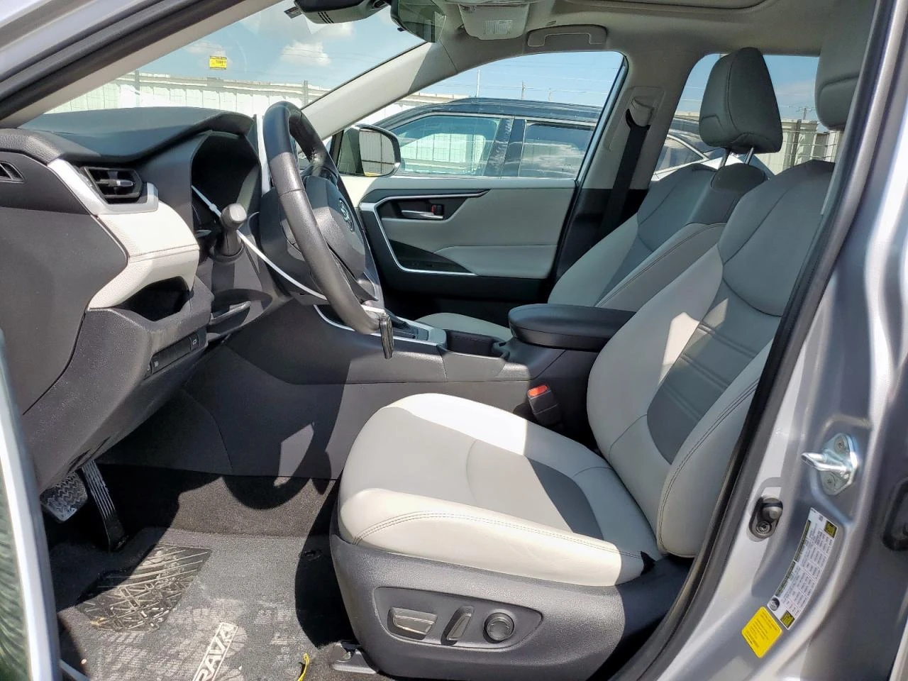 Toyota Rav4 ПОДГРЕВ* КАМЕРА* КЕЙЛЕС* LANE* ASSIST, снимка 7 - Автомобили и джипове - 53714156