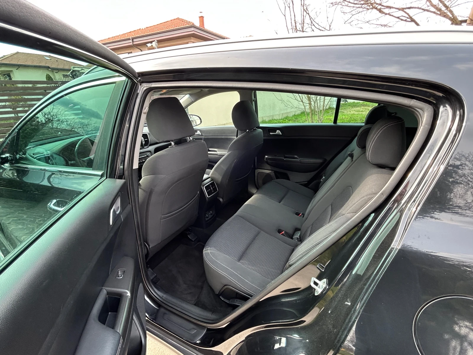 Kia Sportage 1.6GDI 132hp Euro6 Navi + Camera, снимка 13 - Автомобили и джипове - 53928812