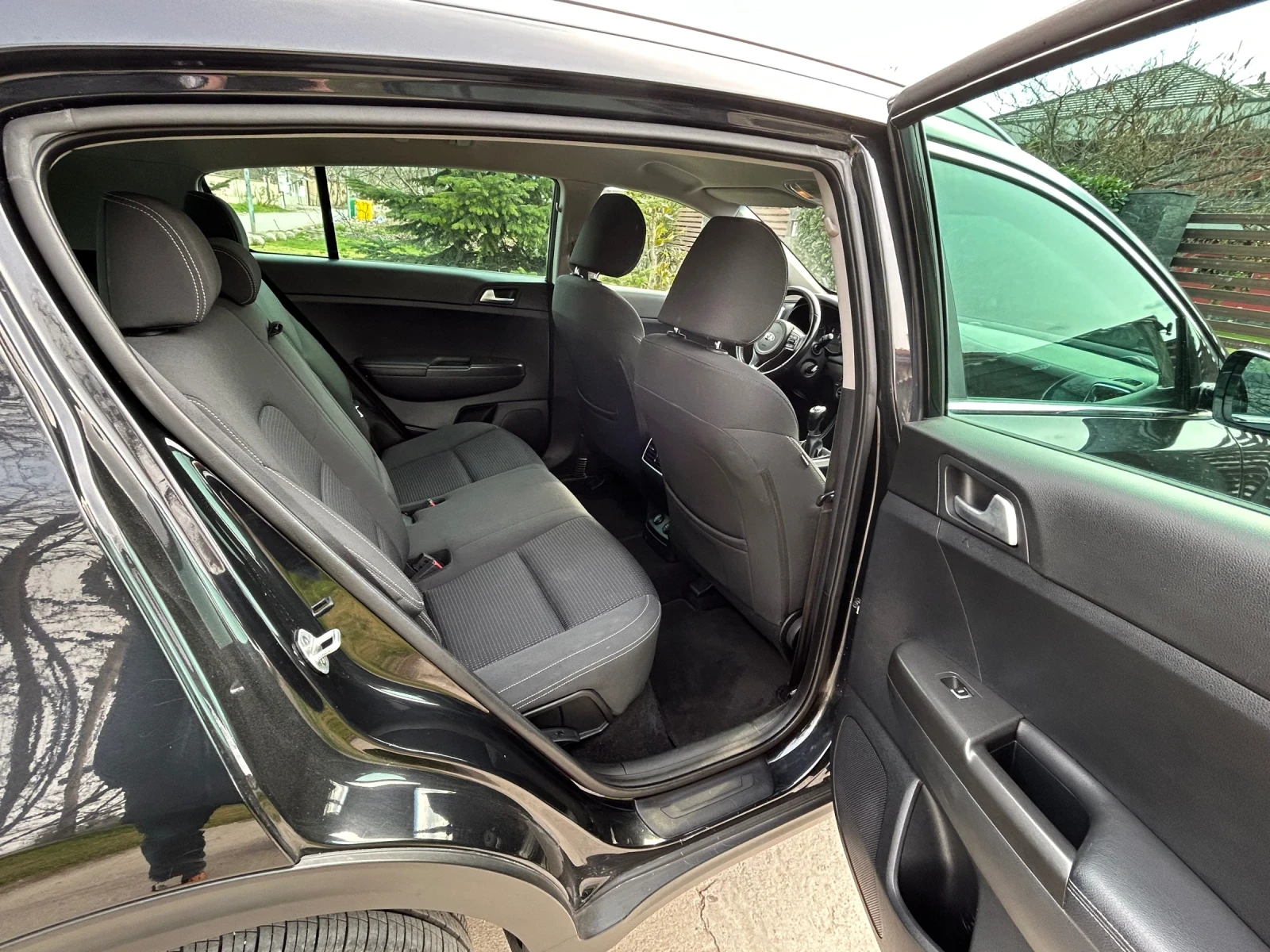 Kia Sportage 1.6GDI 132hp Euro6 Navi + Camera, снимка 12 - Автомобили и джипове - 53928812