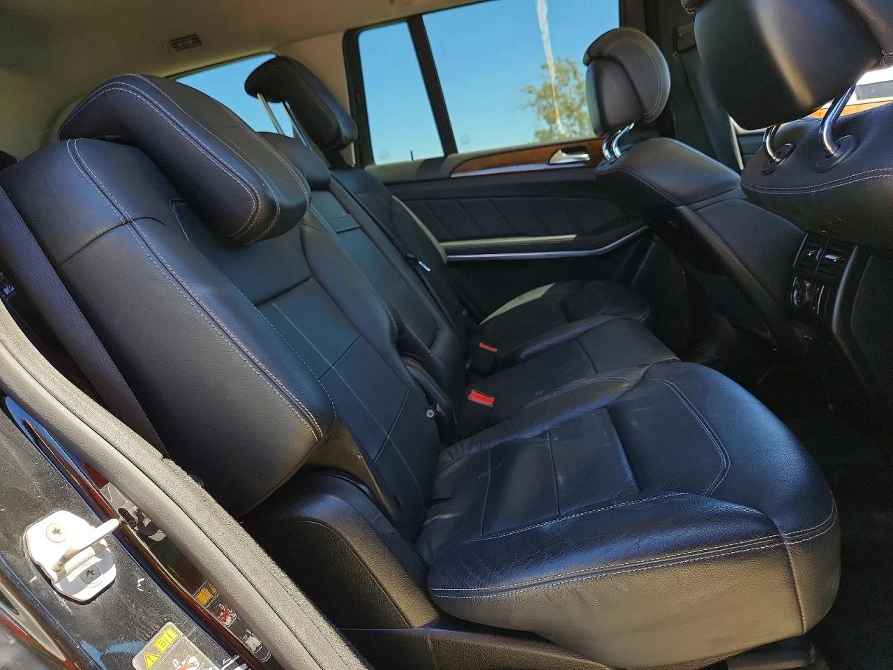Mercedes-Benz GL 550 4MATIC AMG PKG| HARMAN| 360| ПАНО| KEYLESS, снимка 11 - Автомобили и джипове - 55253303