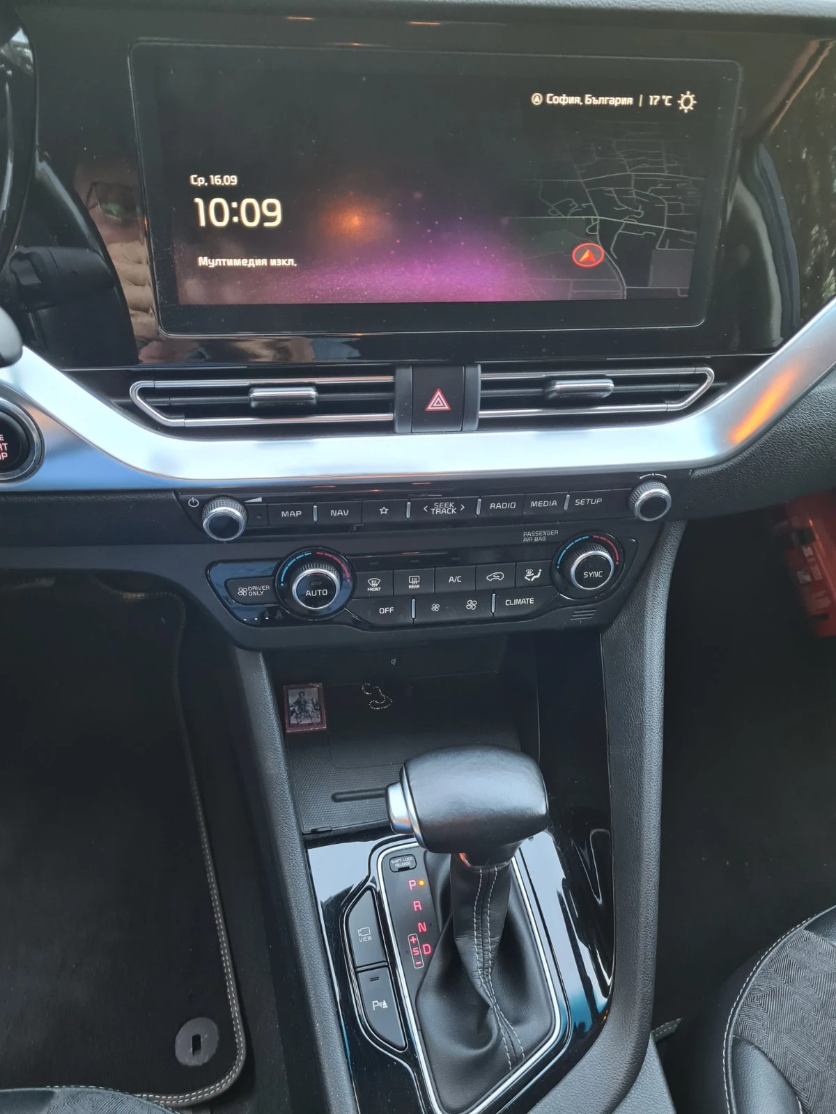 Kia Niro 1.6 GDI Hibrid DCT, снимка 9 - Автомобили и джипове - 56104507
