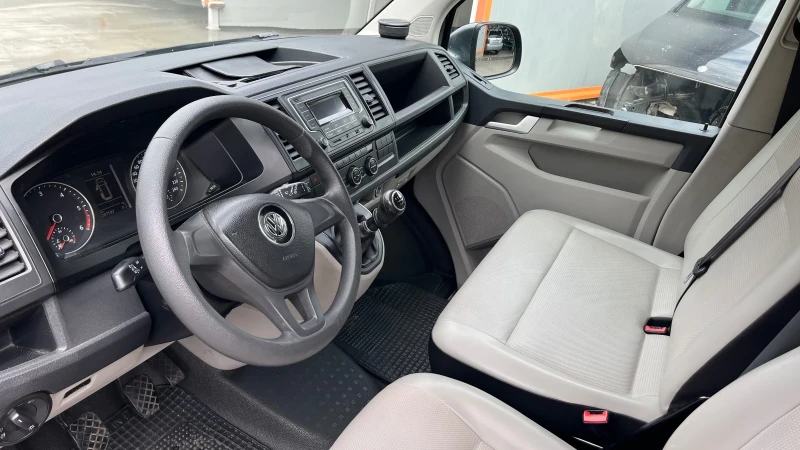 VW Caravelle, снимка 14 - Бусове и автобуси - 52683413