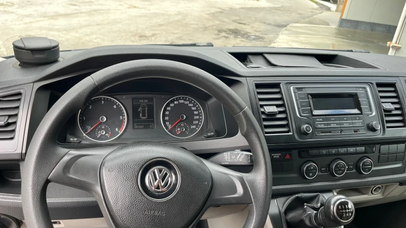 VW Caravelle, снимка 13 - Бусове и автобуси - 52683413