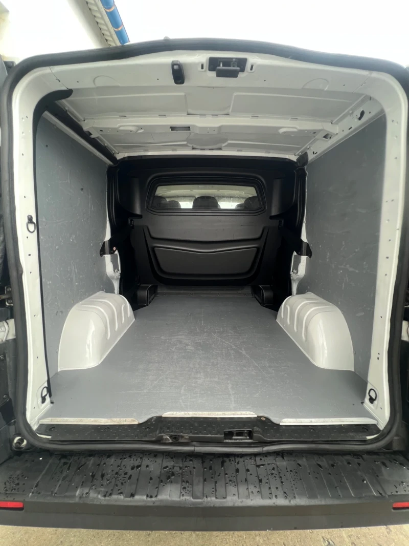 Renault Trafic 6-места / Климатик, снимка 9 - Бусове и автобуси - 51882389