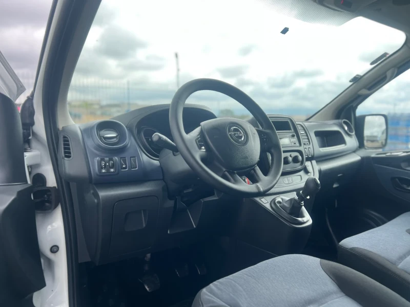 Renault Trafic 6-места / Климатик, снимка 12 - Бусове и автобуси - 51882389