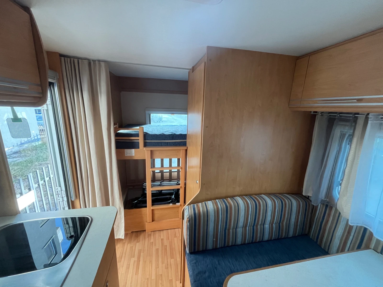 Каравана Sterckeman Starlett 470PE, снимка 13 - Каравани и кемпери - 56202578