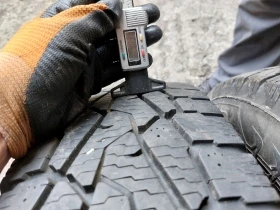 Гуми Зимни 235/85R16, снимка 4